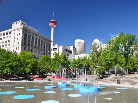 Las montañas rocosas cerca de Calgary en primavera